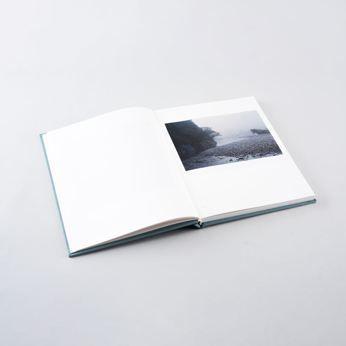 A River Passing Through The Mountains | Shen Qiong